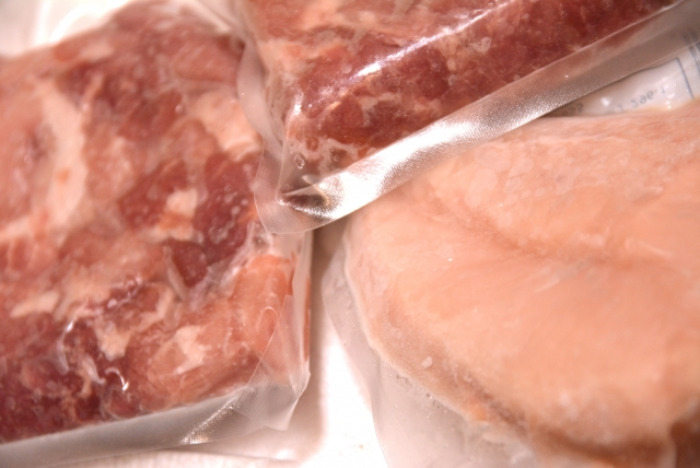 冷凍パックに保存された牛肉