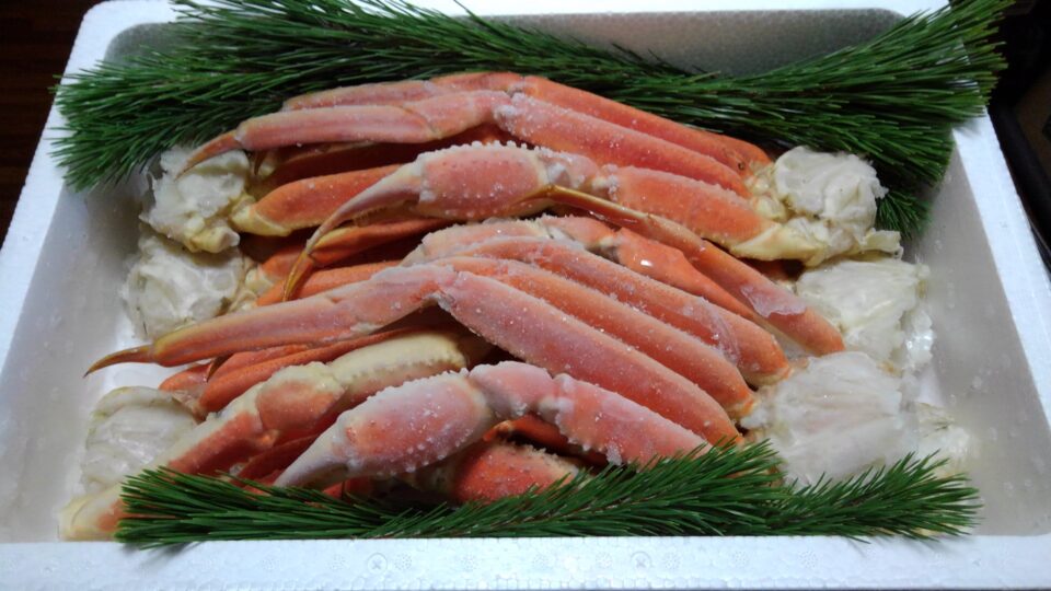 冷凍された黒くなる前のカニ