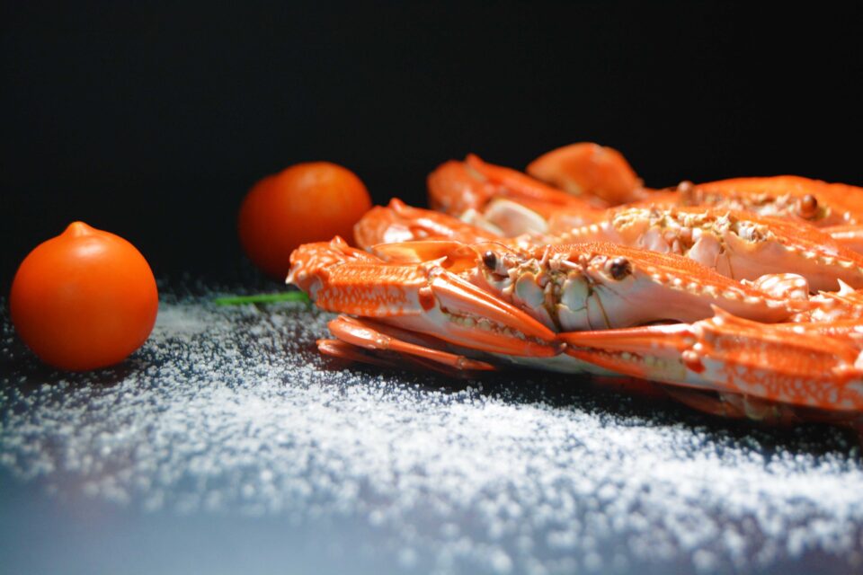 プチトマトと一緒に保存しているカニ