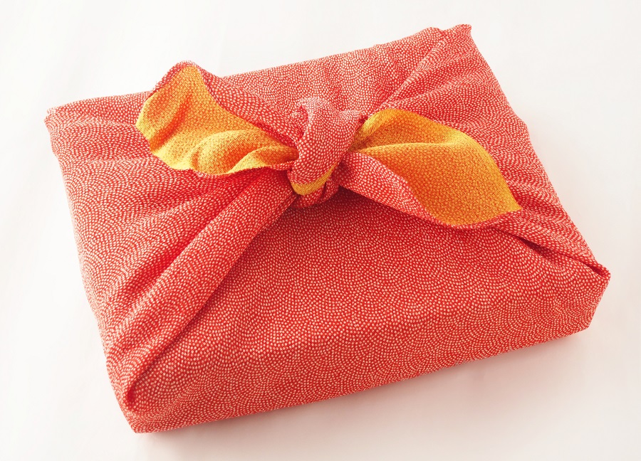 風呂敷に包まれたお歳暮